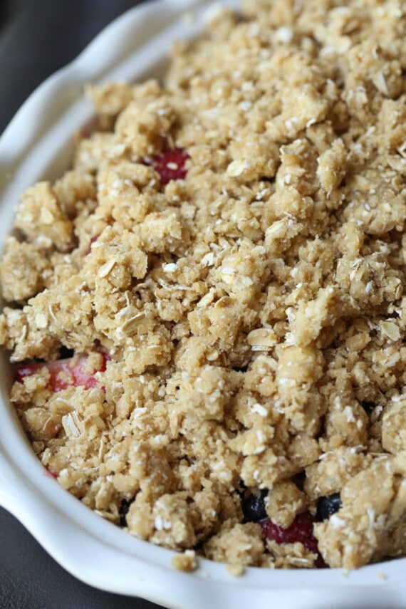 The BEST Mixed Berry Crisp Recipe - Cookies and Cups