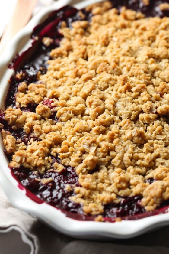 The BEST Mixed Berry Crisp Recipe - Cookies and Cups