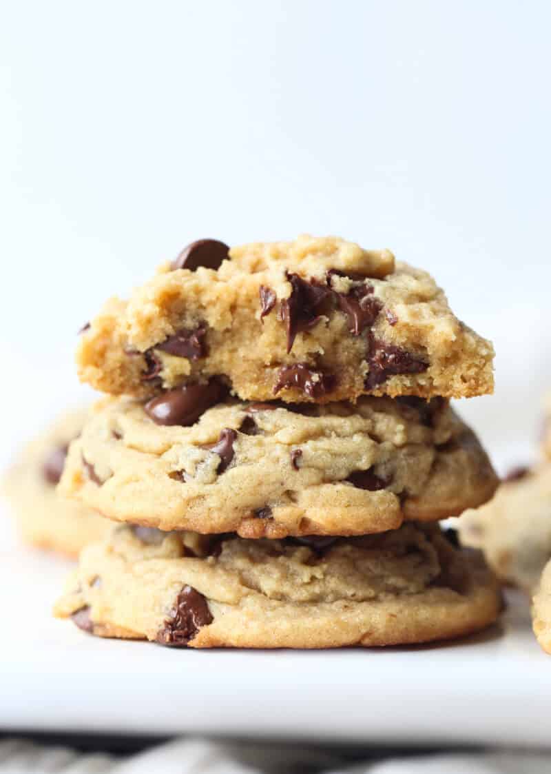 Peanut Butter Chocolate Chip Cookies | Cookies and Cups