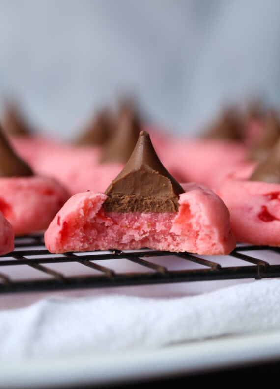 Cherry Kiss Cookies An Easy Cherry Cookie Recipe Cookies And Cups