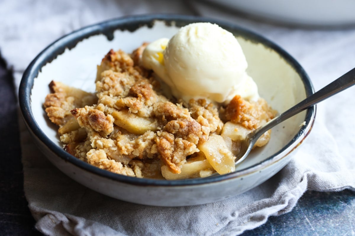 Easy Apple Crisp Recipe with Oats | Cookies and Cups