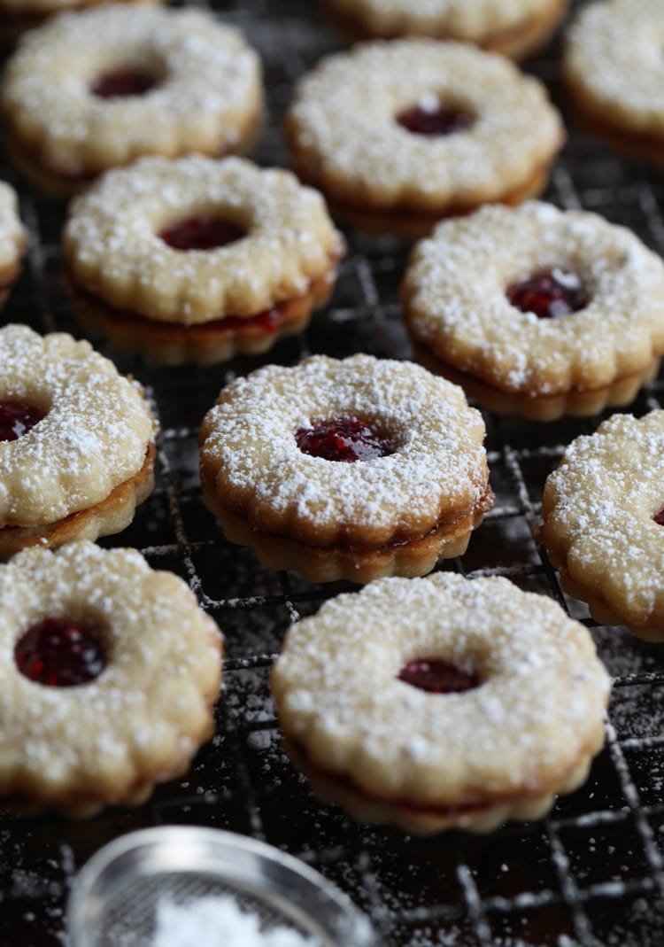 Linzer Biscuit Cookies on a wire rack