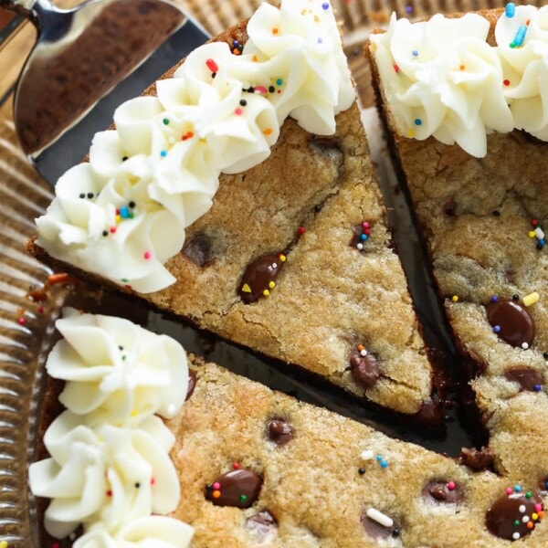 The Best Chocolate Chip Cookie Cake | Cookies and Cups