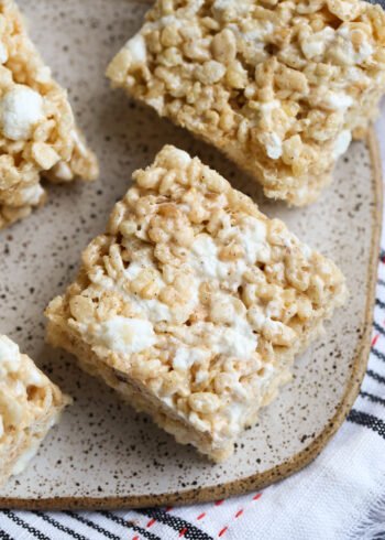 Browned Butter Pumpkin Spice Rice Krispie Treats - Cookies and Cups