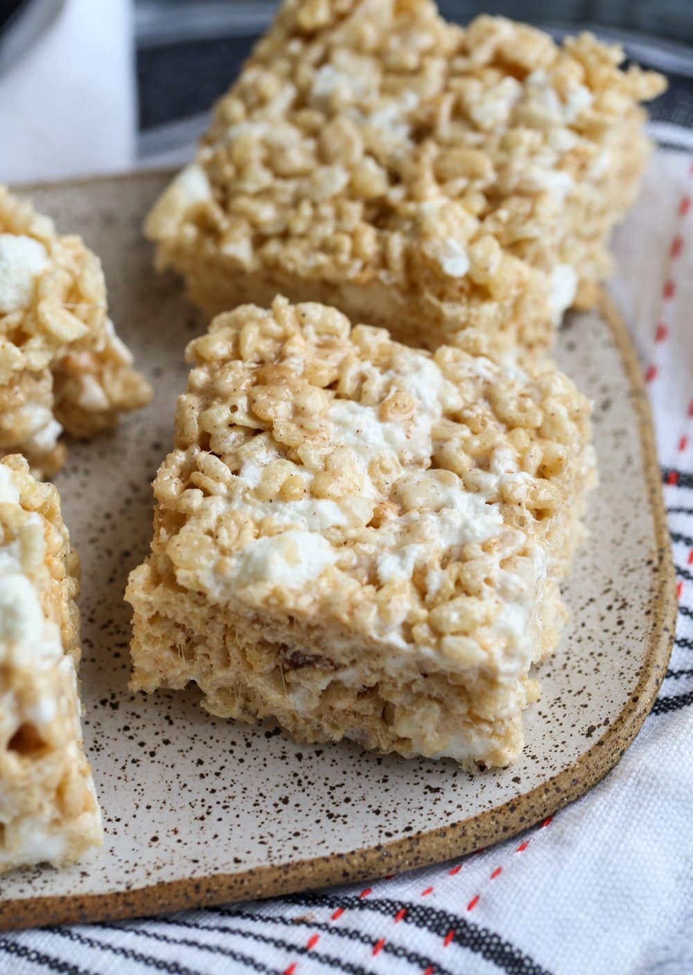 Browned Butter Pumpkin Spice Rice Krispie Treats - Cookies and Cups