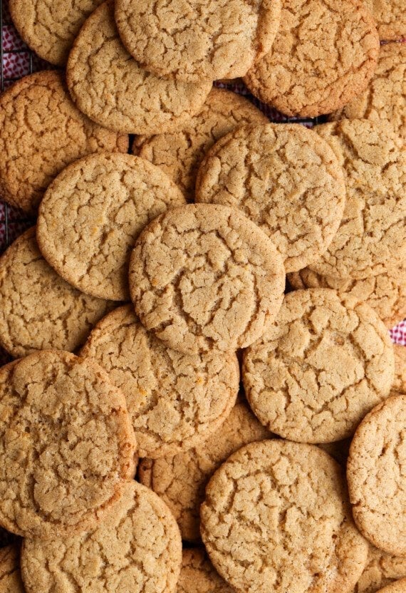 A pile of Crispy Cinnamon Cookies