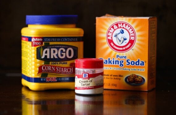 ingredients to make homemade baking powder