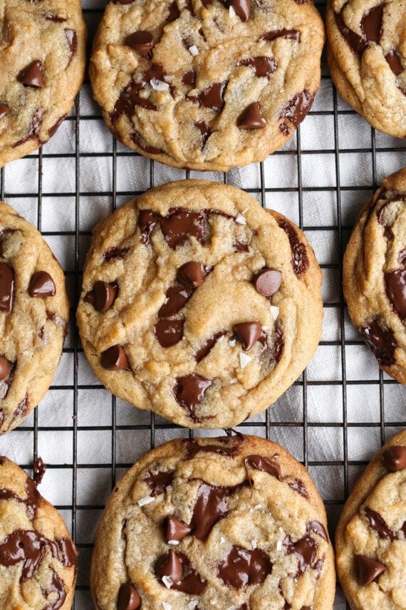 Salted Brown Butter Chocolate Chip Cookies - Cookies and Cups