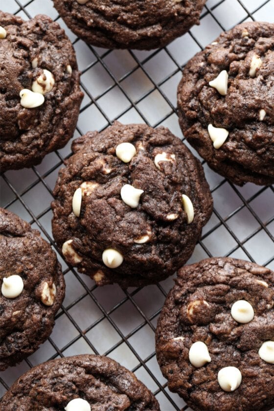 Chocolate Cookies and Cream Cookies - Cookies and Cups