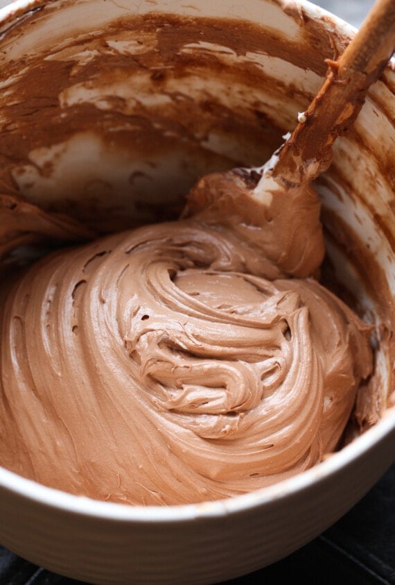 A bowl of Nutella cheesecake filling.