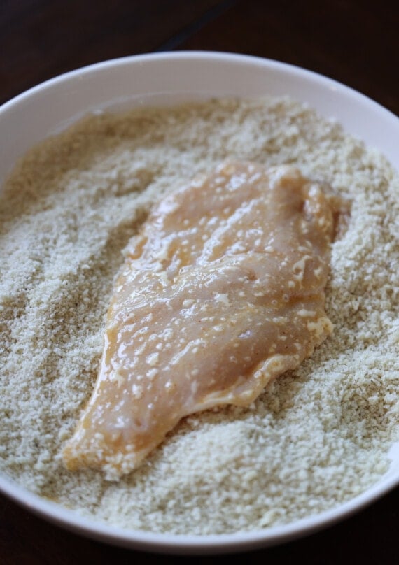 coating chicken cutlets in panko breadcrumbs