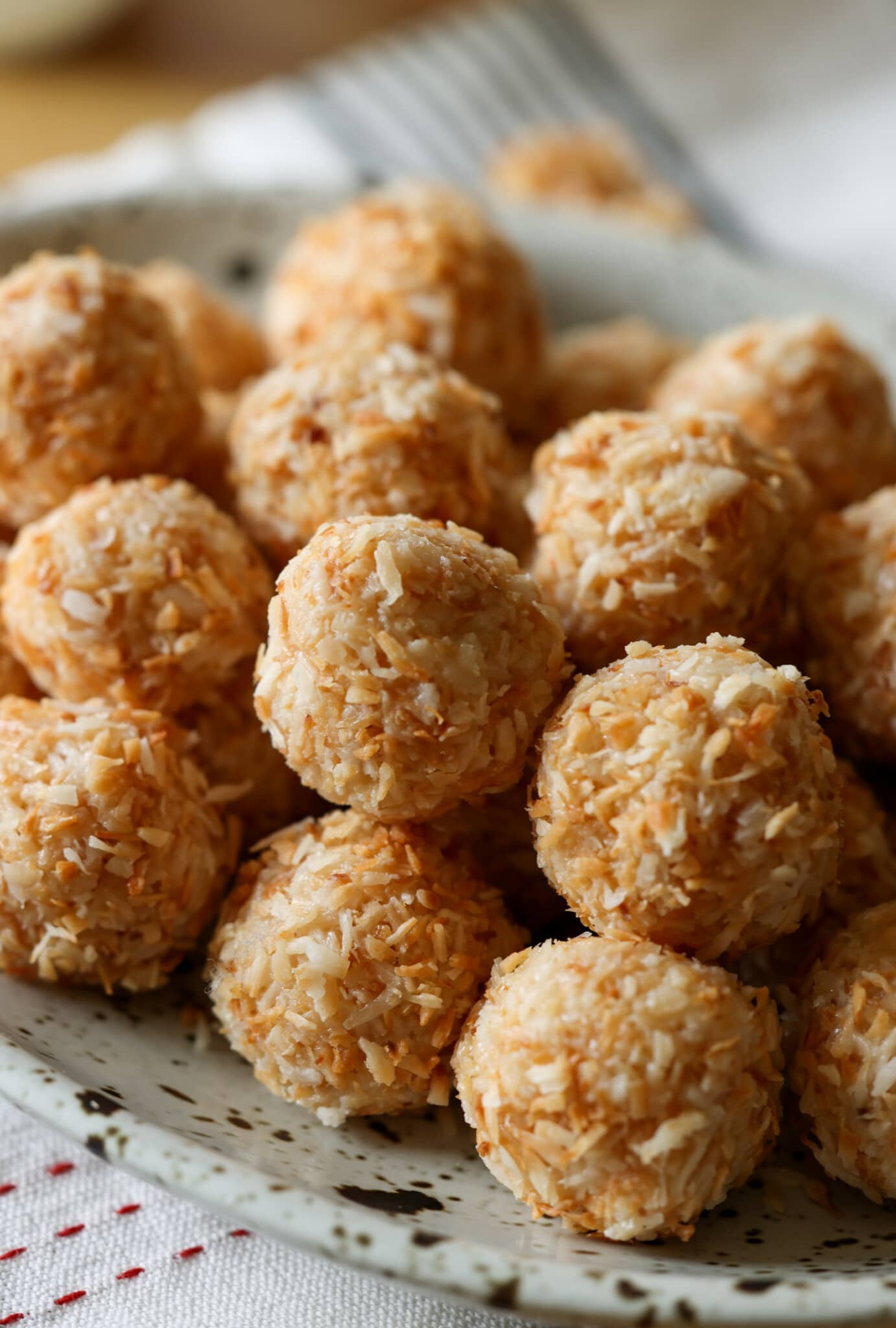 Easy Toasted Coconut Balls (3 Ingredients) Cookies and Cups