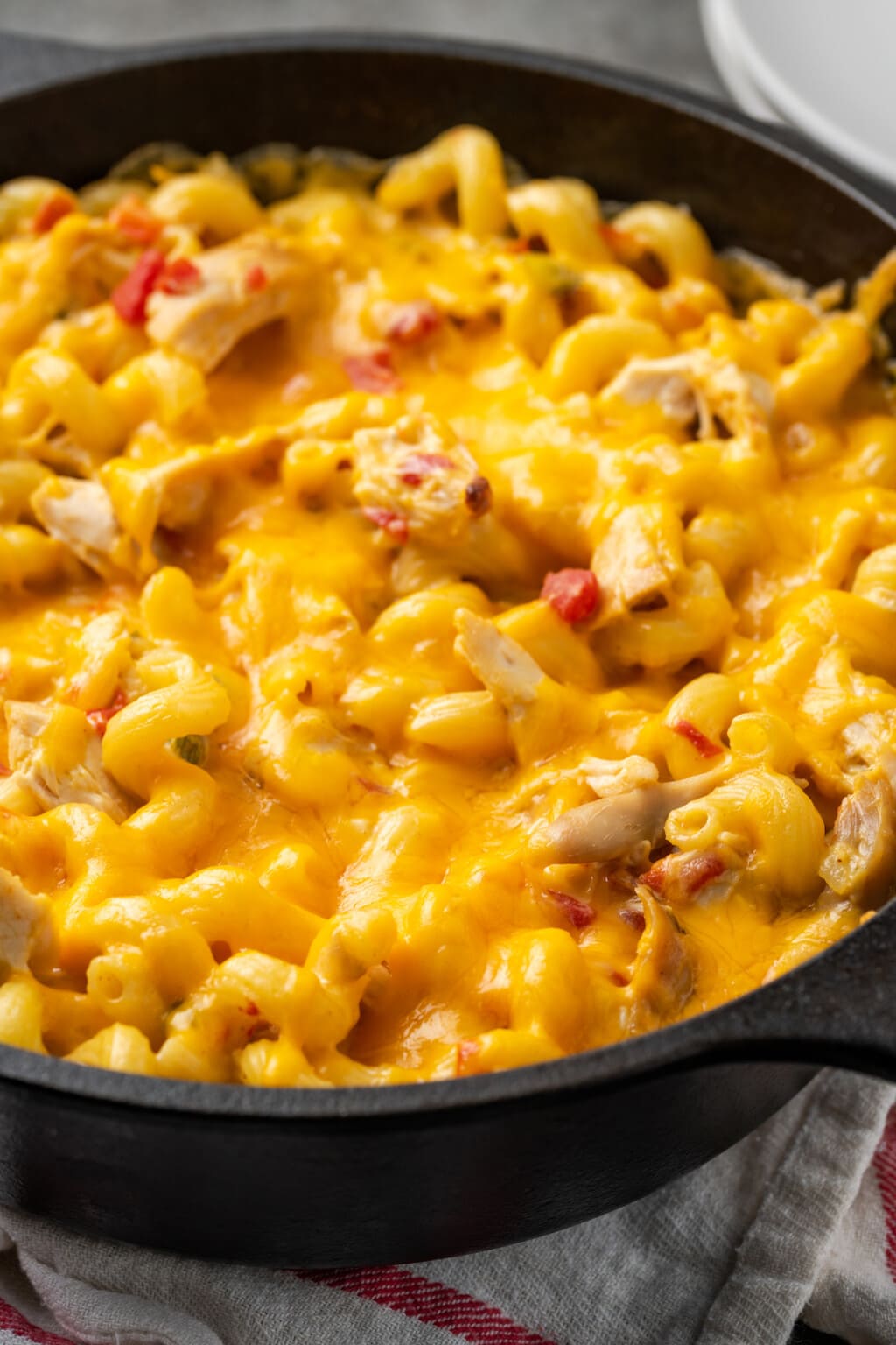 Creamy King Ranch Mac and Cheese | Cookies & Cups