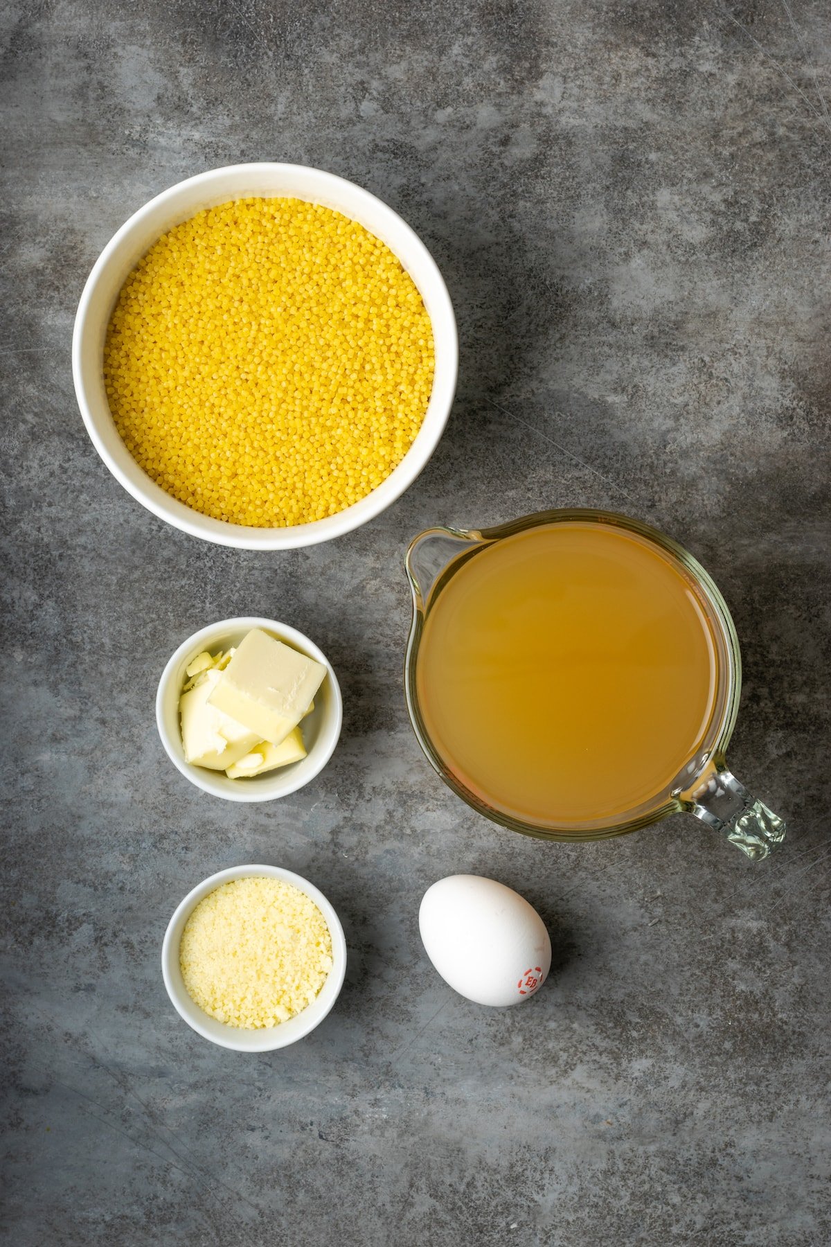 Les ingrédients de la pastina italienne maison.