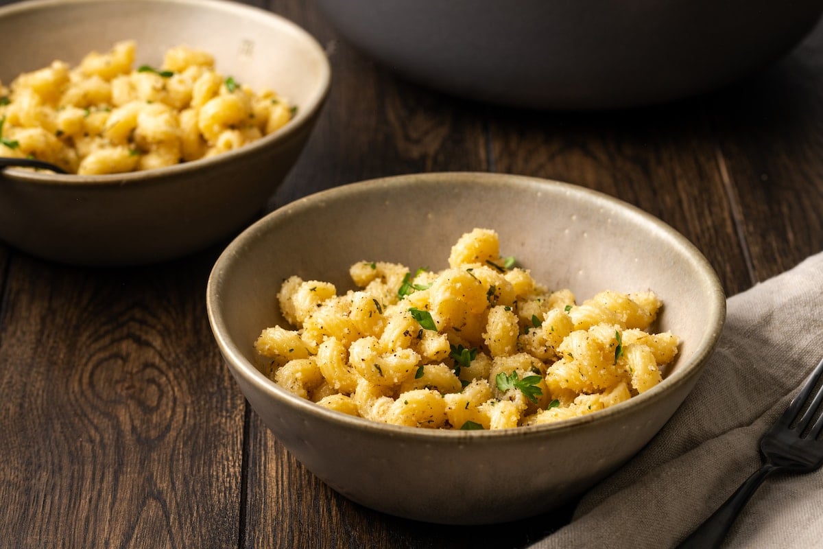 Garlic Bread Pasta – Simple 20-Minute Pasta Recipe!