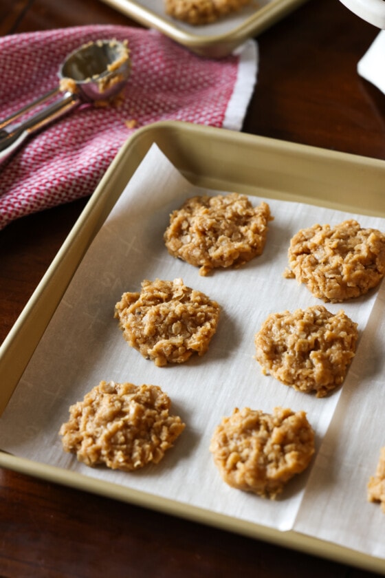 Peanut Butter No Bake Cookies - Cookies and Cups