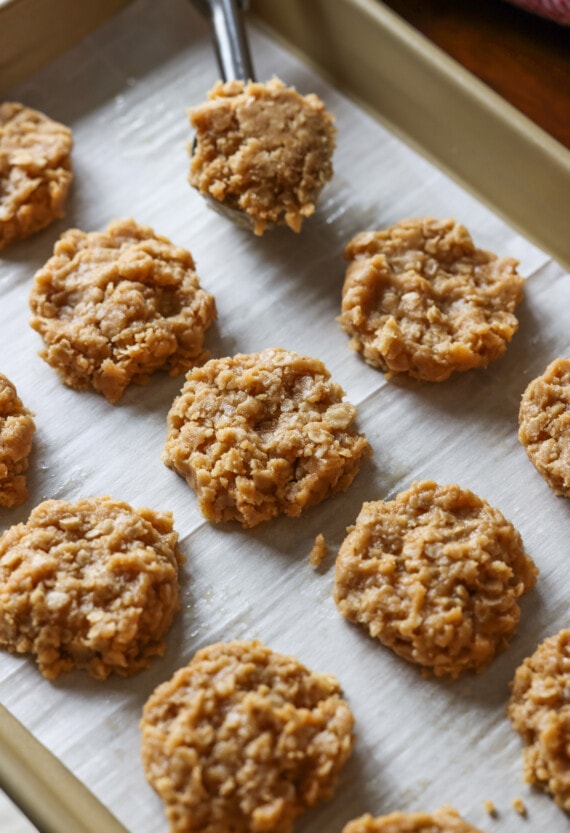 Peanut Butter No Bake Cookies - Cookies and Cups