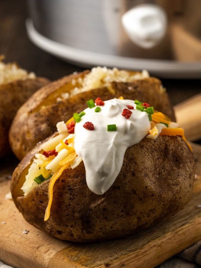 Crock Pot Baked Potatoes - Cookies And Cups