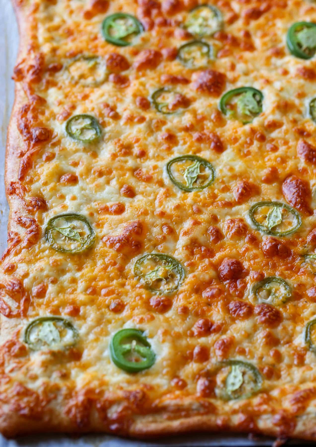Cheesy jalapeno popper pizza