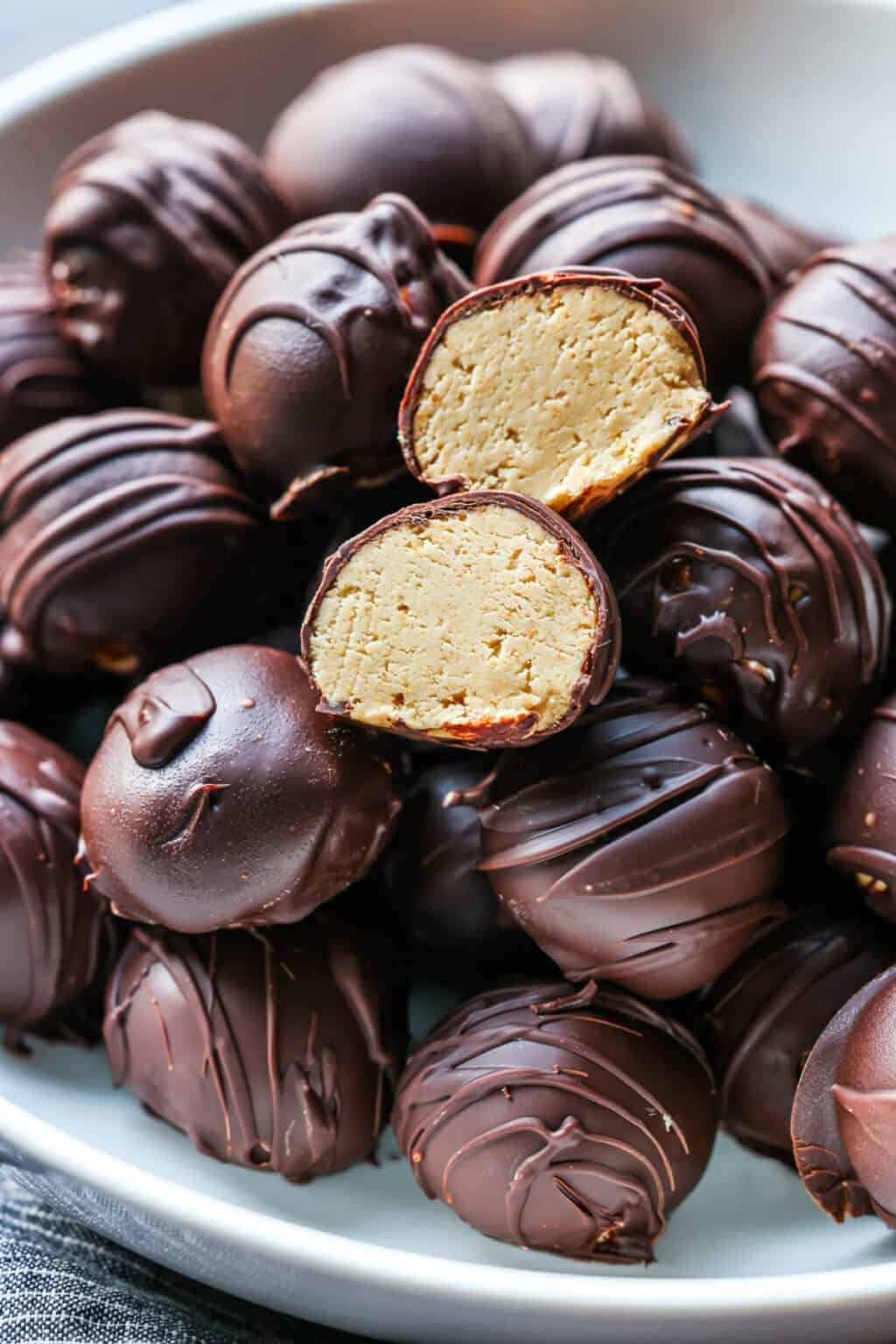 No-Bake Peanut Butter Balls Recipe l Cookies and Cups