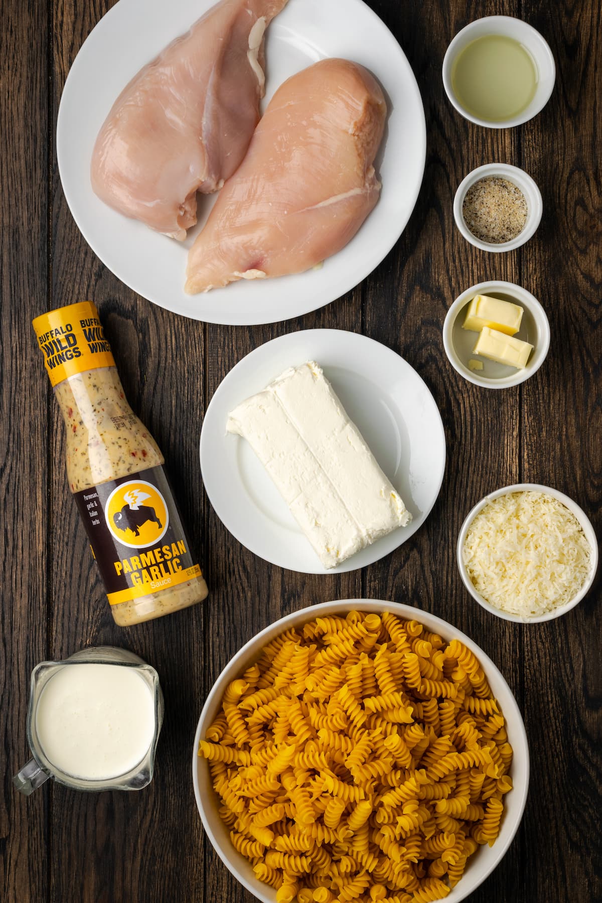 Ingredients for Buffalo Wild Wings garlic parmesan chicken pasta.