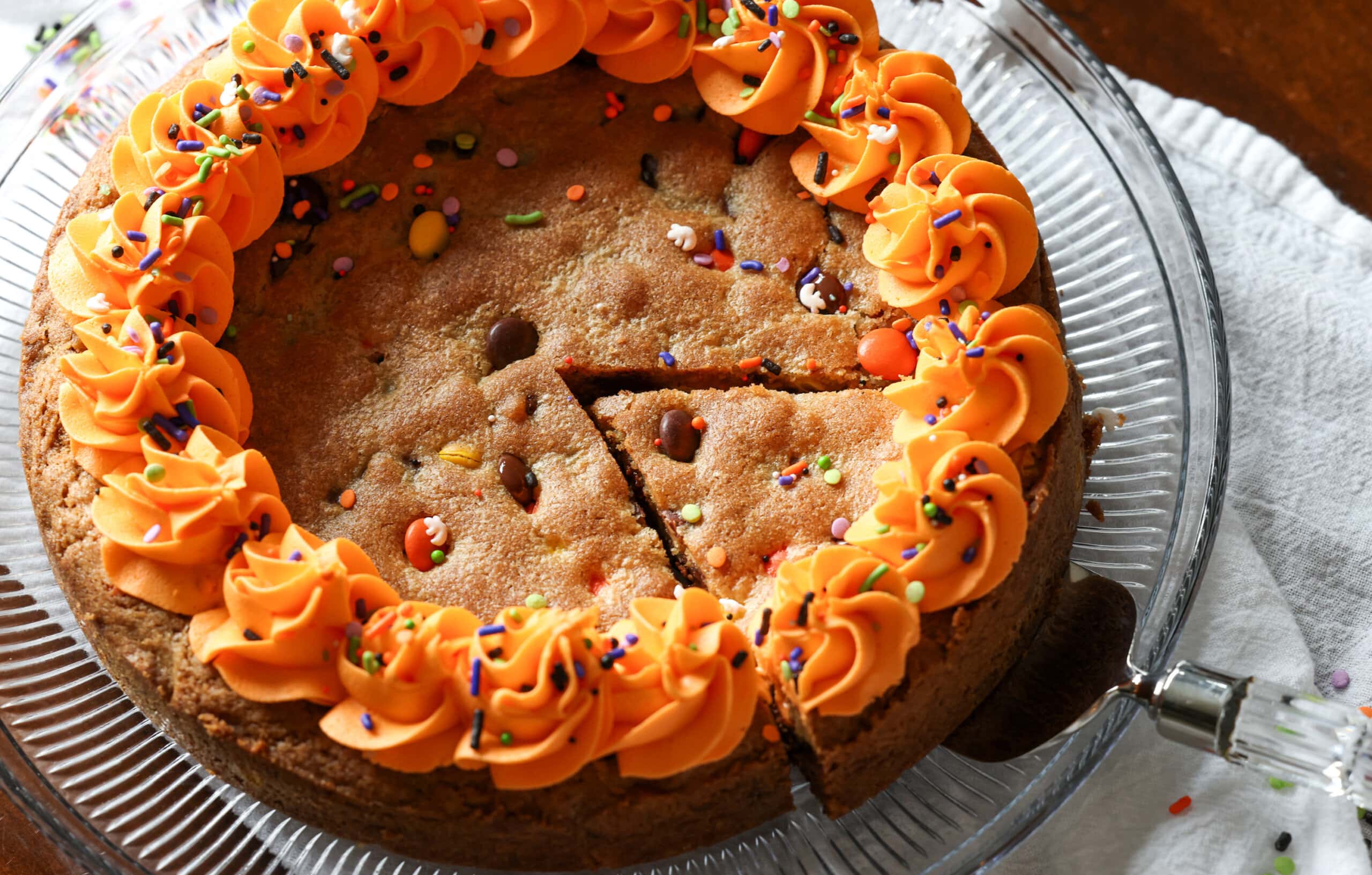 Halloween Cookie Cake – Cookies and Cups
