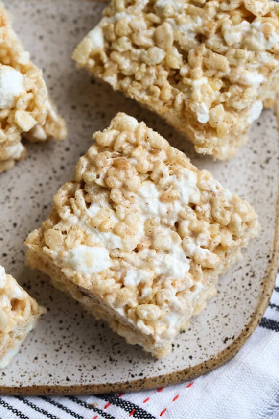 Browned Butter Pumpkin Spice Rice Krispie Treats - Cookies and Cups