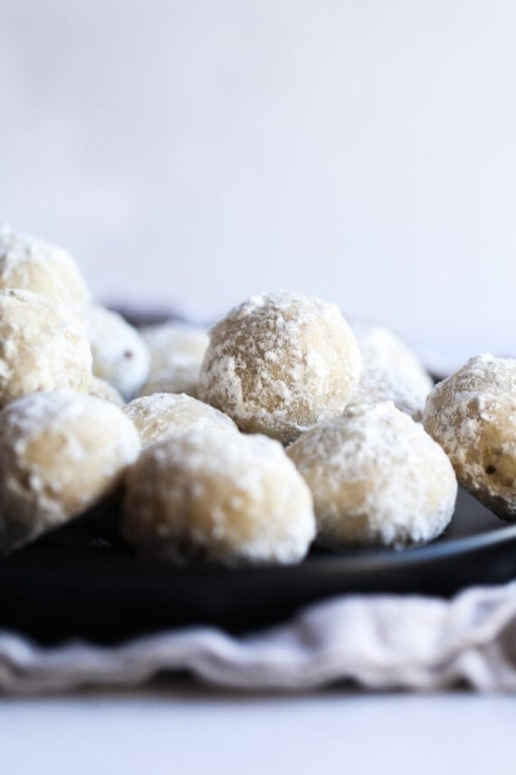 Russian Tea Cakes (Snowball Cookies) | Cookies and Cups