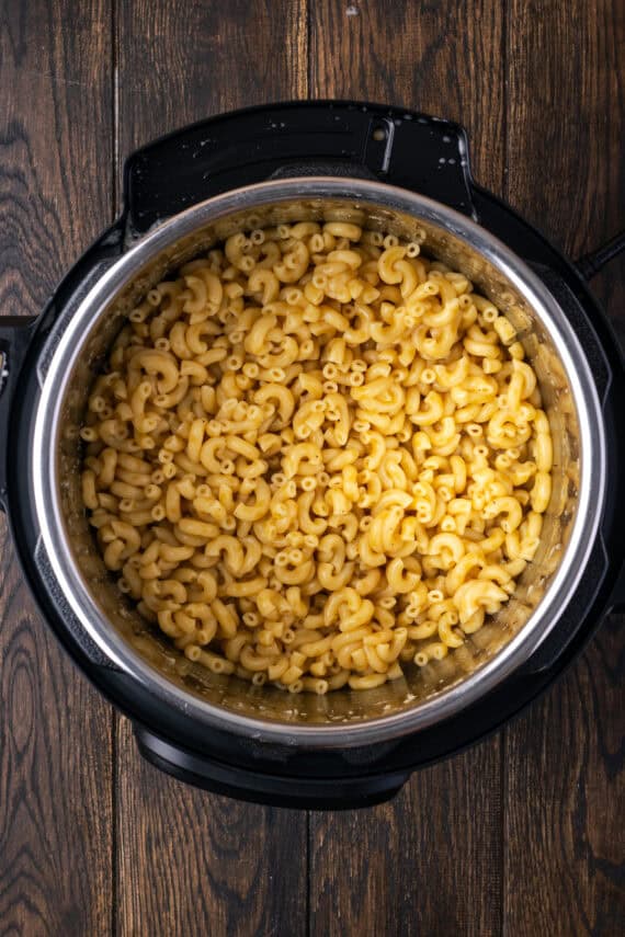 Cooked macaroni inside the Instant Pot.