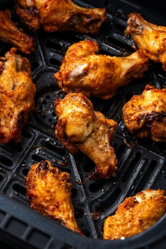 Crispy chicken wings inside the air fryer.