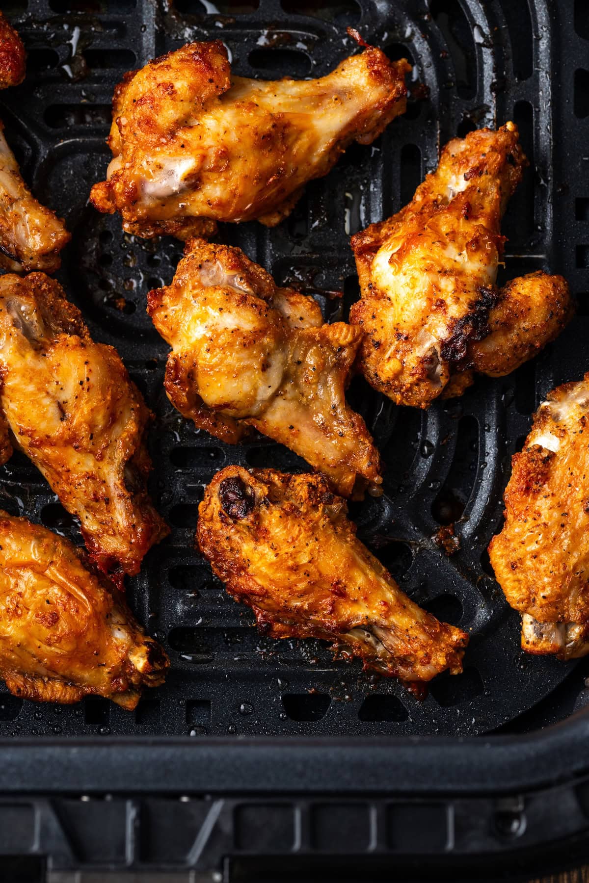 Crispy chicken wings inside the air fryer.
