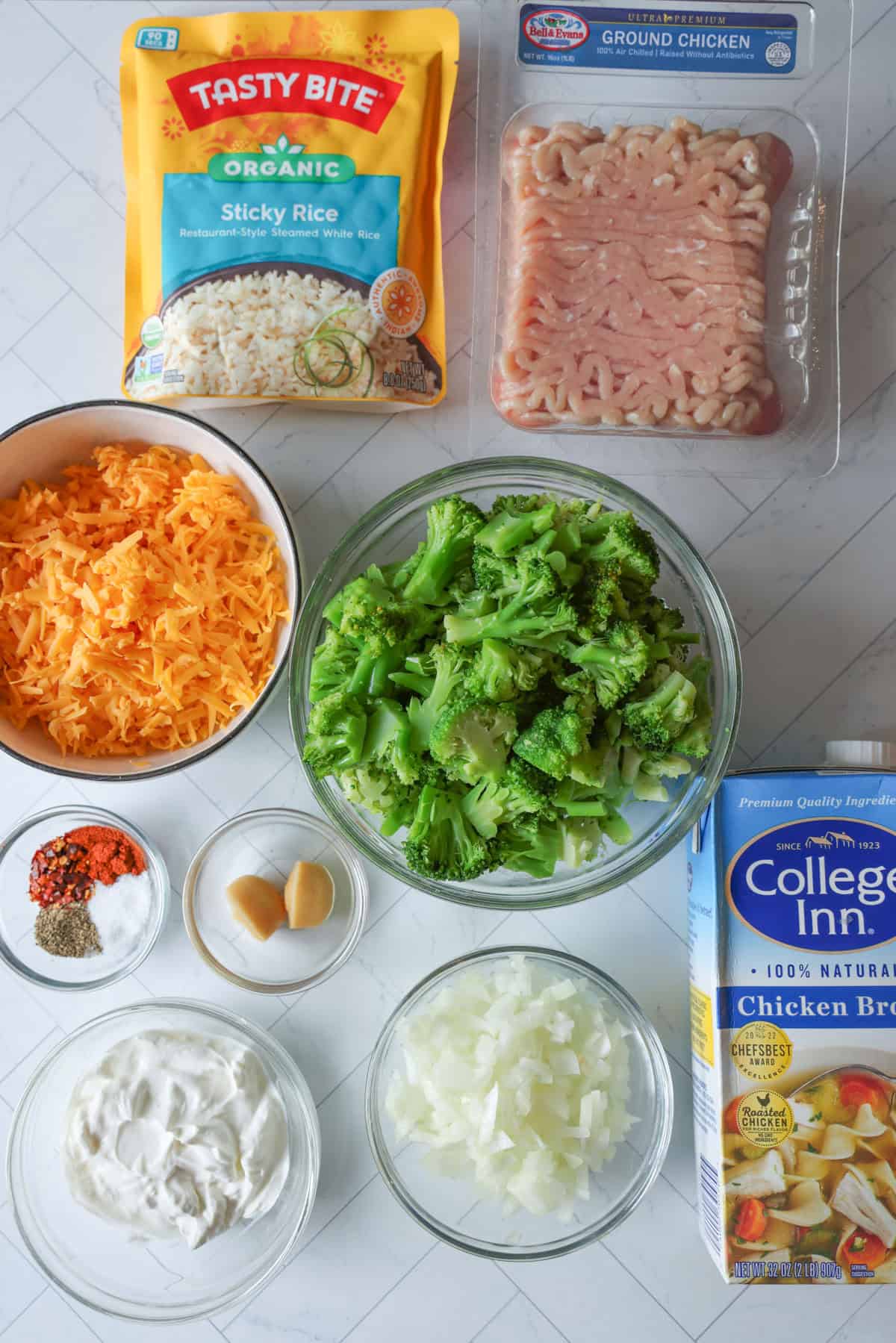 Cheesy chicken and broccoli skillet ingredients.